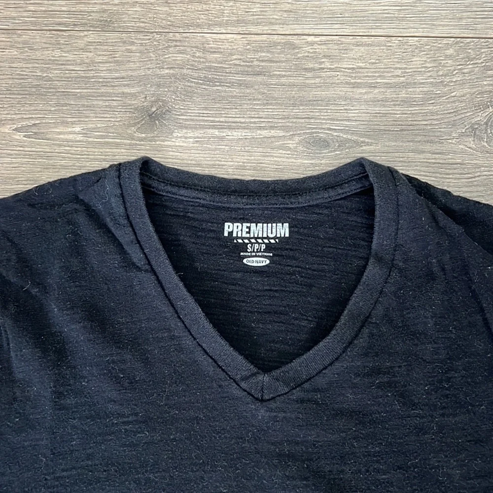 Men’s Old Navy V-Neck T-Shirt (Black) - Picture 2 of 4
